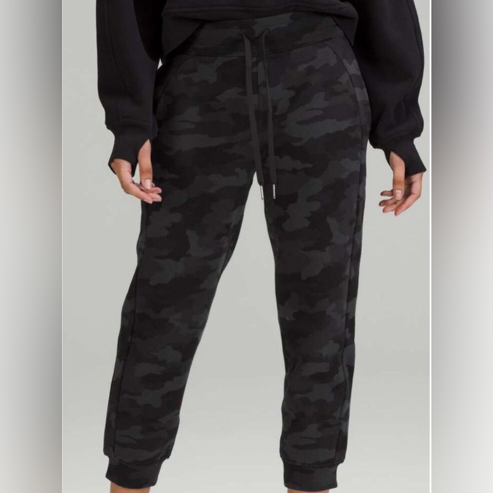 Lululemon scuba joggers size 4